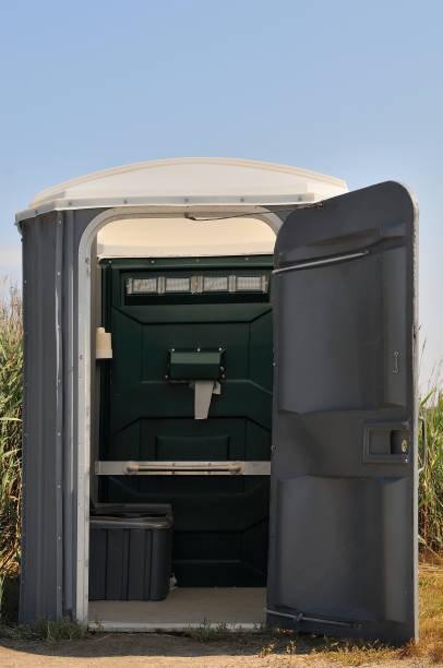 Best Porta potty rental near me  in Henry, IL